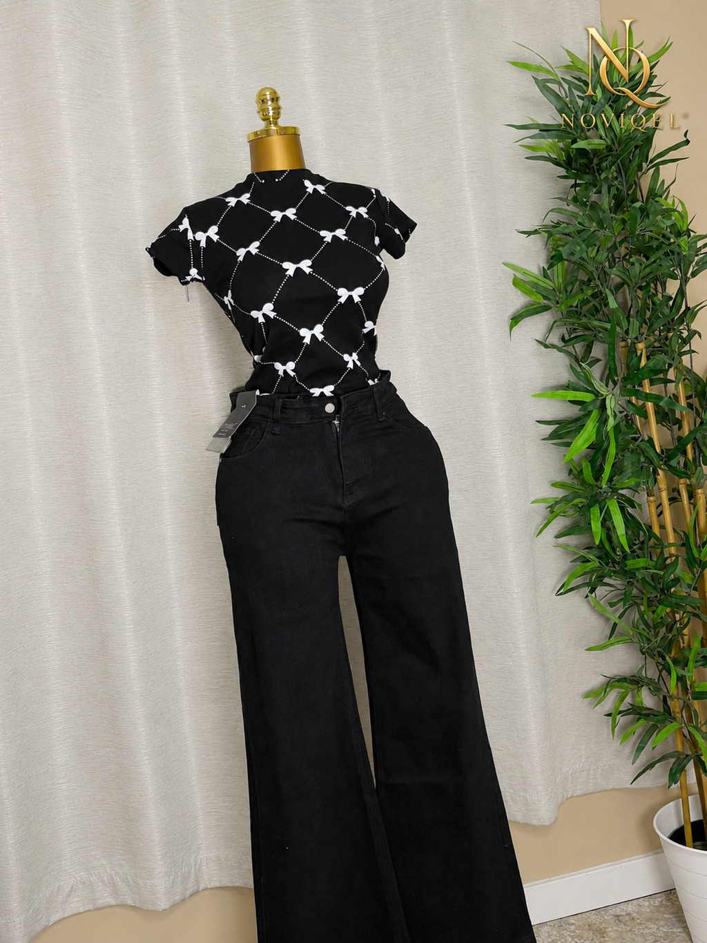 Black Wide-Leg Jeans – featured view