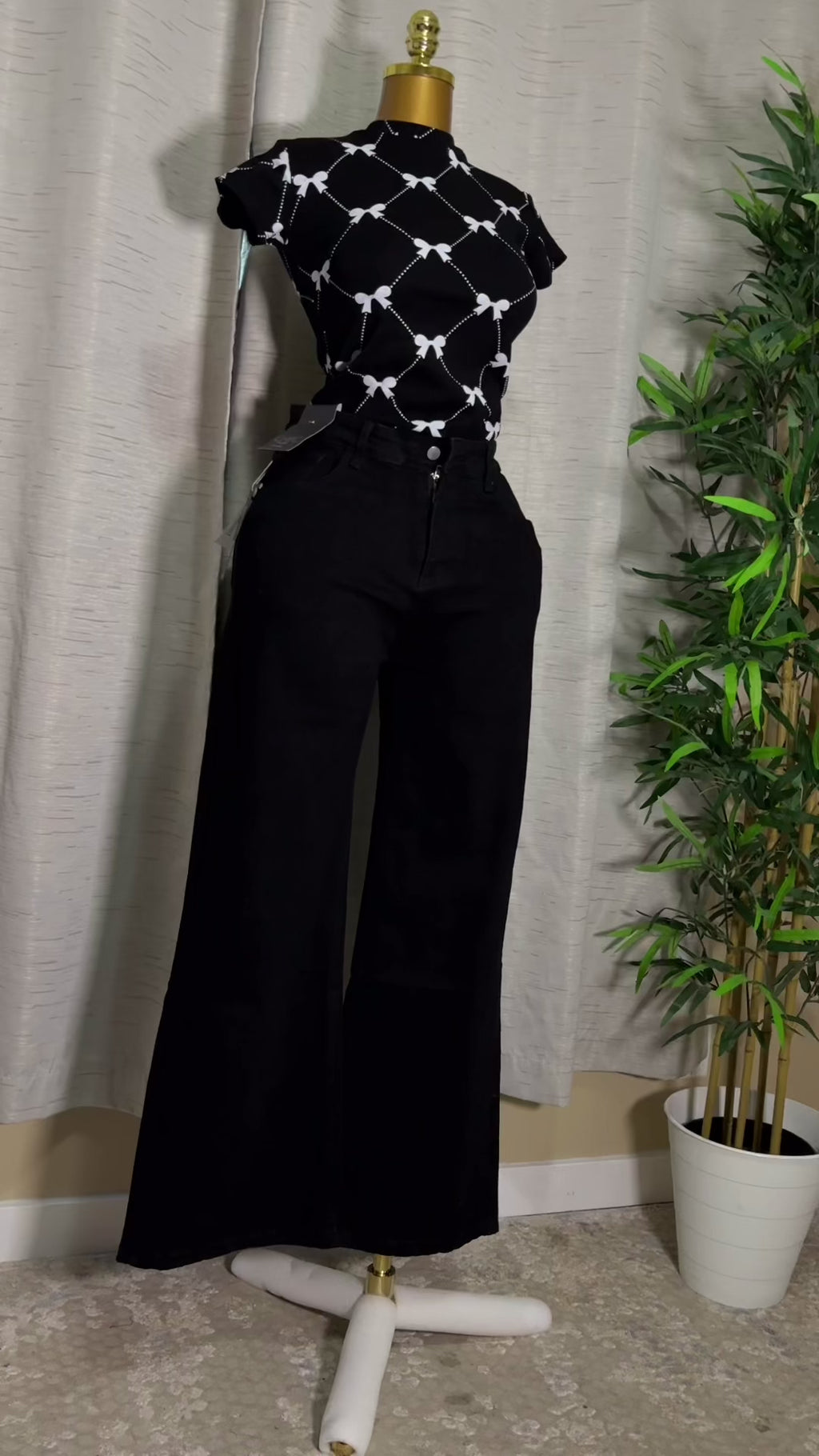 Black Wide-Leg Jeans